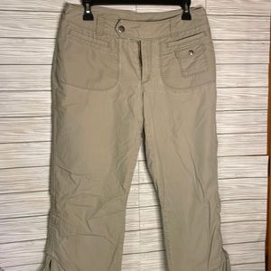 0433 Patagonia women’s cargo capris, size 10